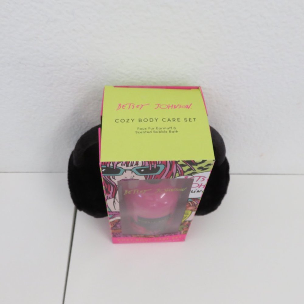 (#A-1) 2pc BETSEY JOHNSON Body Care Gift Box Set Bubble Bath + Earmuff - Picture 3 of 6